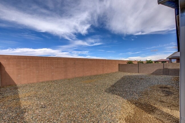 Building Photo - 3 Bedroom + a Den For Rent In Pronghorn Ra...