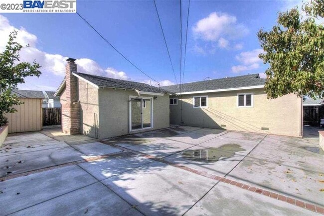 Building Photo - 4720 Selkirk St