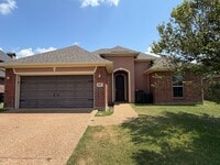 Building Photo - 617 Alder Ln