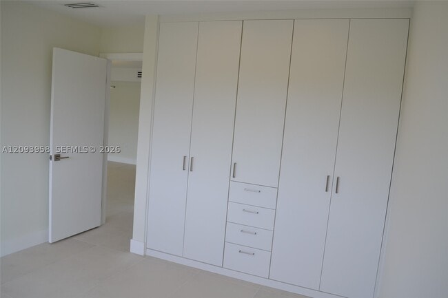 Building Photo - 255 Galen Dr