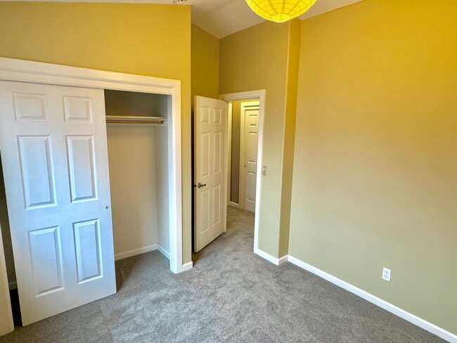 Building Photo - Boise Neighborhood 2-Story with A/C, Attached Garage, Fenced Backyard