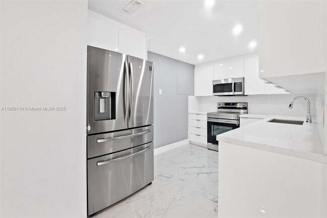 Building Photo - 780 NE 69th St