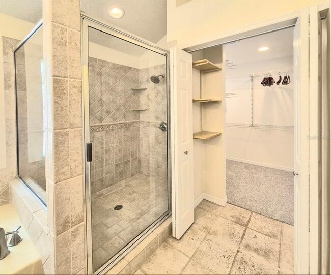 Building Photo - 2214 Green Oaks Ln