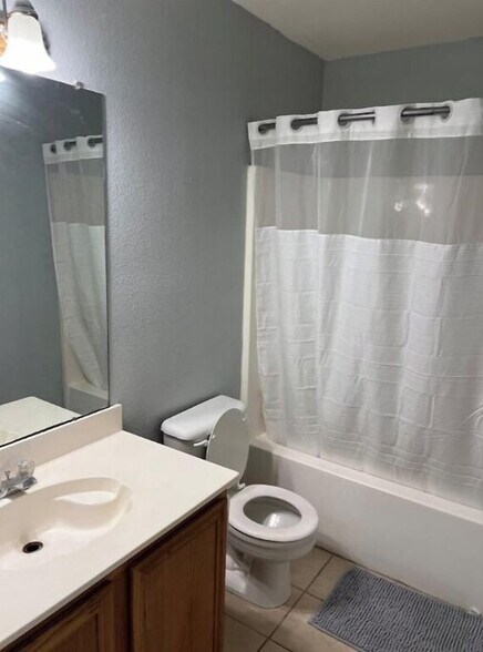 Building Photo - 1109 Palomino Dr