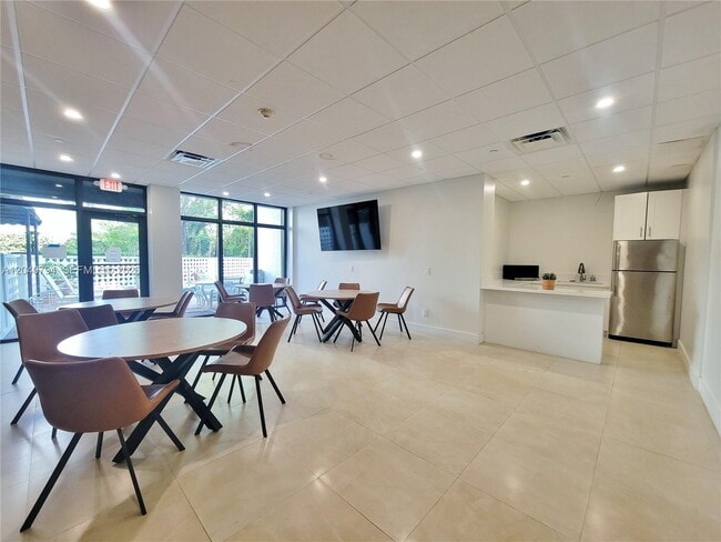 Building Photo - 77 Crandon Blvd