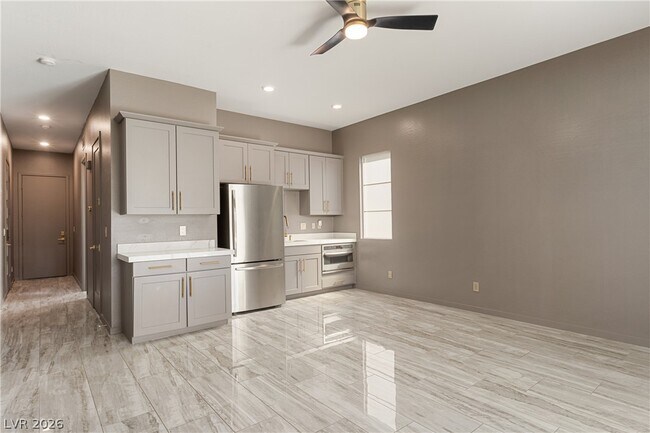 Building Photo - 10277 Green Ember Dr
