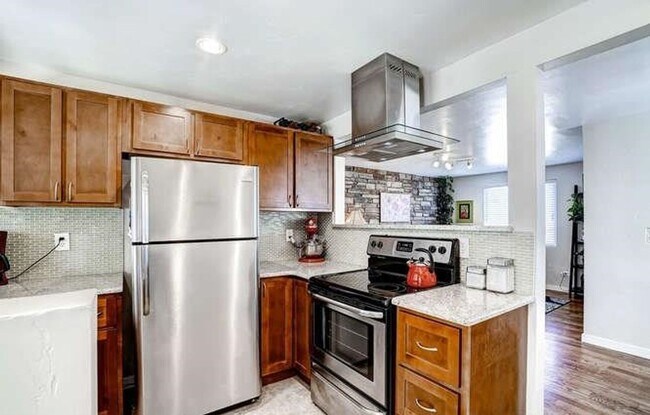 Building Photo - Fabulous 3 Bed (+ 1 non conforming) / 2 bath SFH in the Montclair Neighborhood