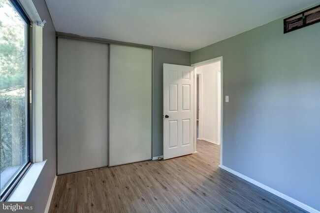 Building Photo - 2118A Greenwood Ct