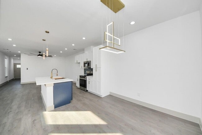 Building Photo - 7973 Joy St