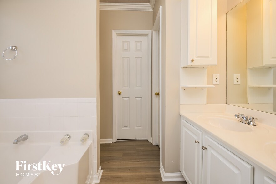 Building Photo - 1510 Smoke Hill Dr NE