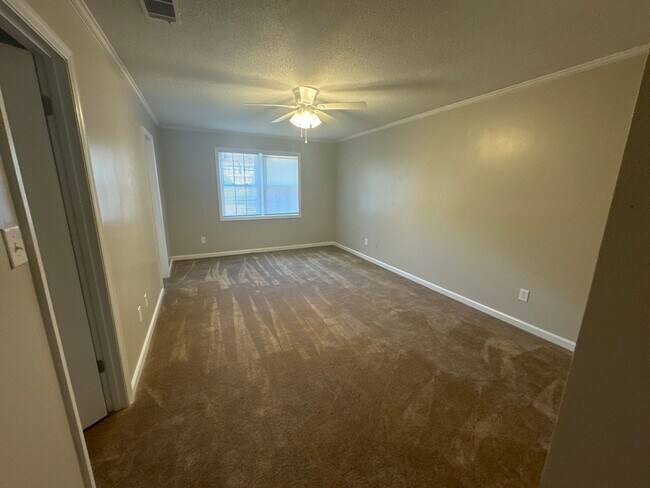 Building Photo - Four Bedroom, Two Bath Home, Just Off Toba...