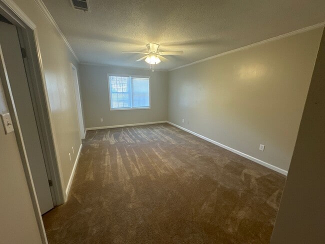 Building Photo - Four Bedroom, Two Bath Home, Just Off Tobacco Rd!