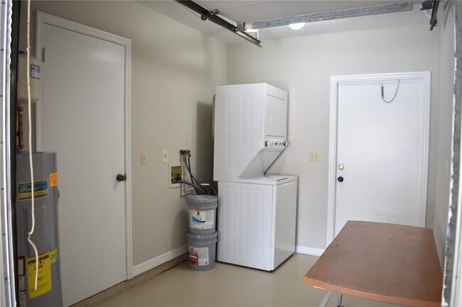 Building Photo - 1702 Aura Ct