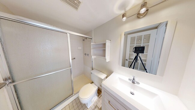 Building Photo - Beautiful 2 Bed / 2 Bath in Palm Club Vill...