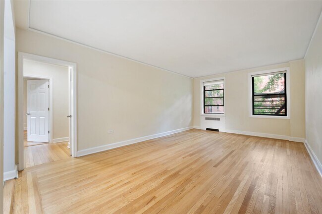 Building Photo - 212 Larchmont Acres
