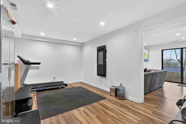 Building Photo - 7011 Fox Chase Rd