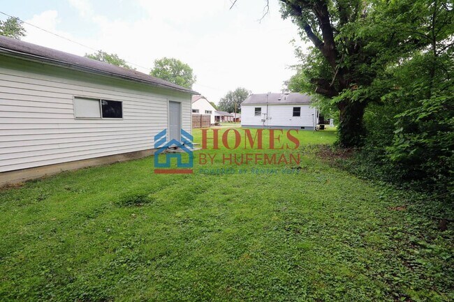Building Photo - Two Bedroom House | Detached Garage