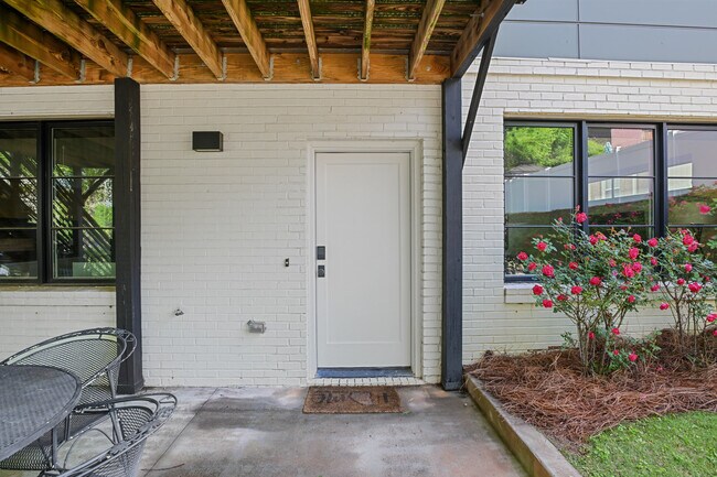 Building Photo - 634 Bonaventure Ave NE
