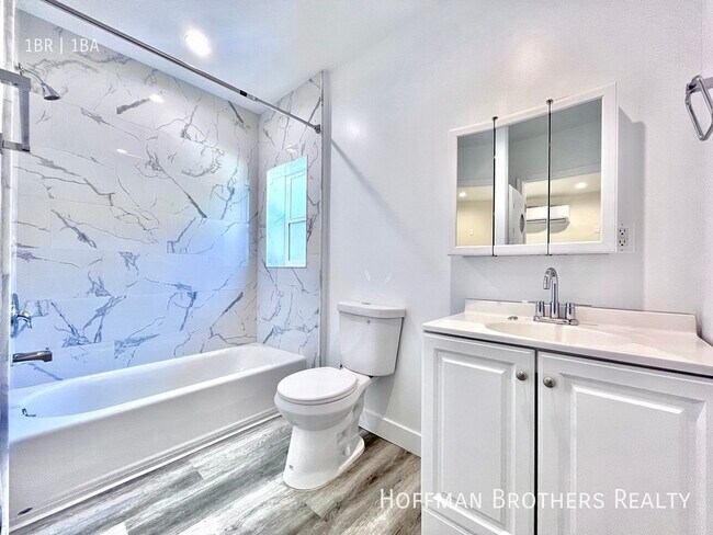 Building Photo - 420 N Sierra Bonita Ave