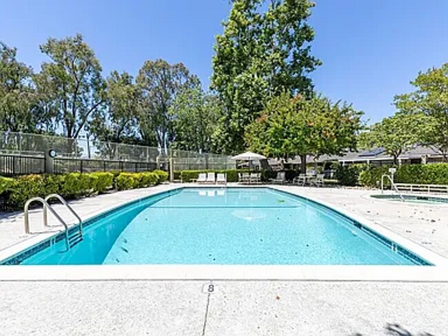 Building Photo - Almaden - Exectuve style 3 bedroom 2 bath ...