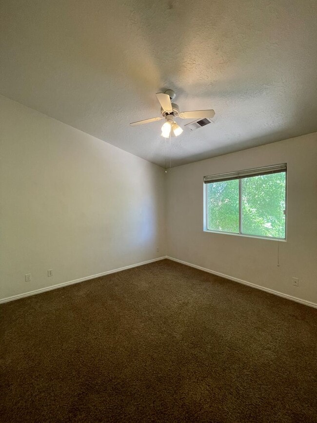 Building Photo - Charming 2 Bedroom Home in Prime Location ...