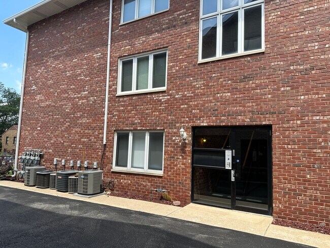 Building Photo - 9529 Minnick Ave
