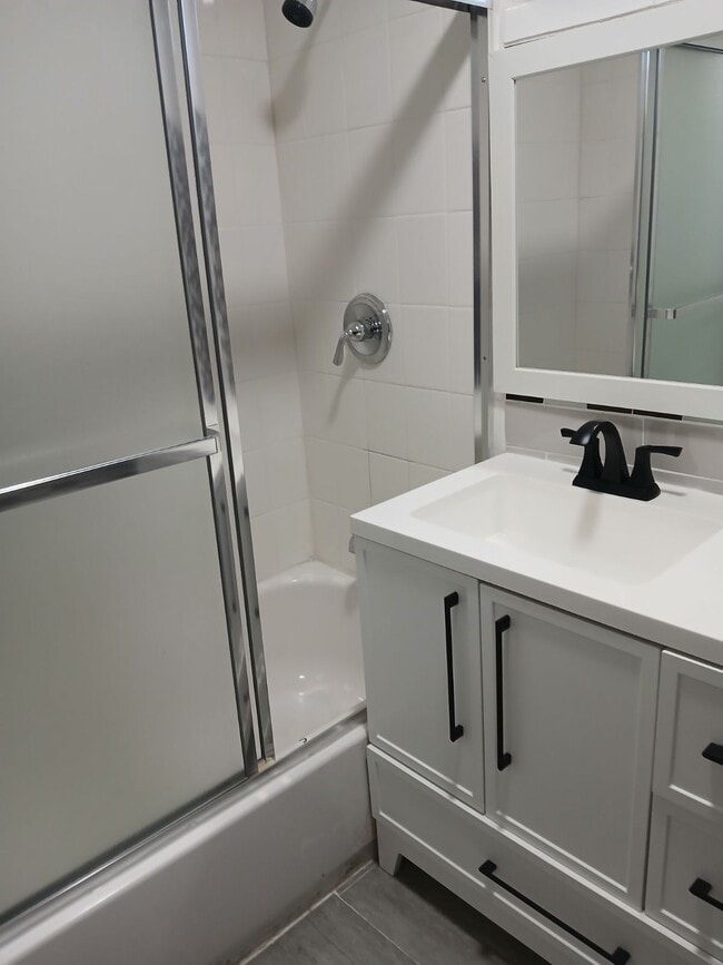 Building Photo - 1950 Cherry Ave