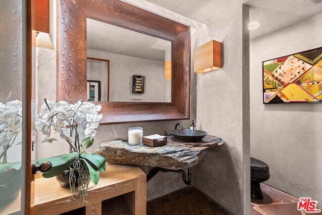 Building Photo - 4305 Clear Valley Dr