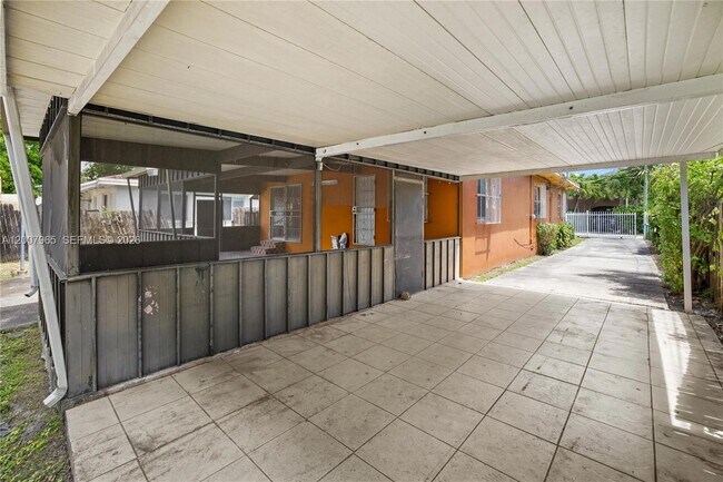 Building Photo - 3720 NW 20th Ct