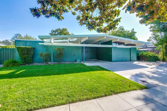 Building Photo - Eichler with Top Sunnyvale Schools