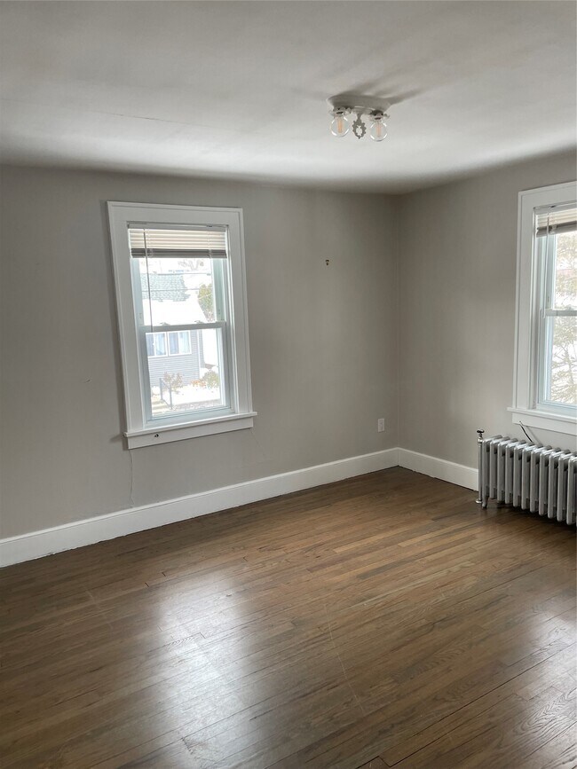 Building Photo - 408 Squires Ave