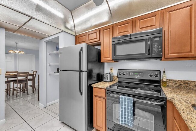 Building Photo - 801 Russell Ln