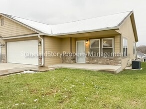 Building Photo - 3 Bedroom 2.5 bath