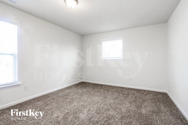 Building Photo - 7240 Lockford Walk N