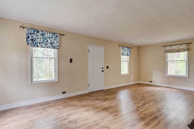 Building Photo - 1302 - Wang Crosby Properties