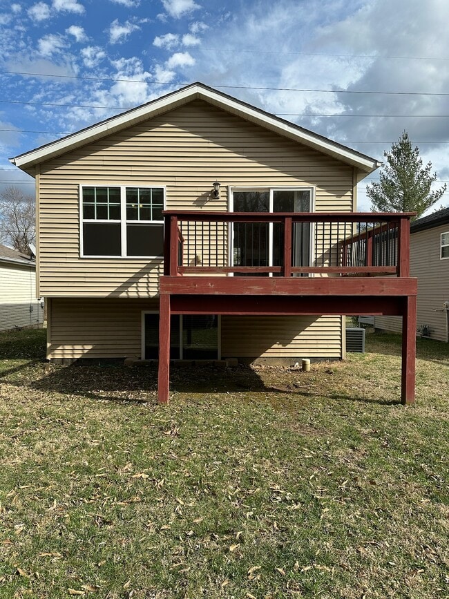 Building Photo - 807 Blackjack