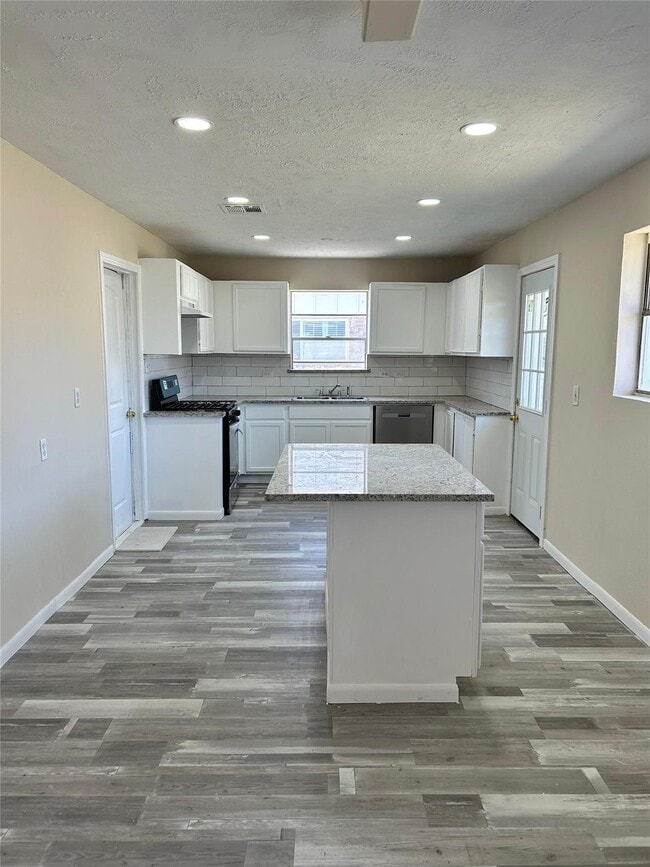 Building Photo - 3822 Ebbtide Dr