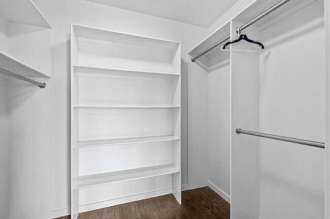 Building Photo - 203 S Marion St Pkwy