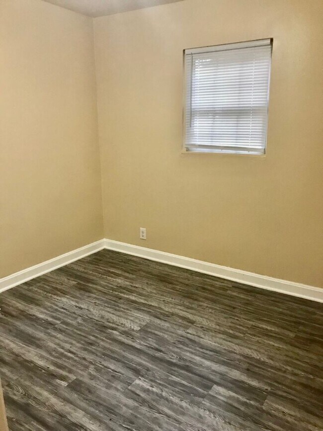 Building Photo - Come see this Newly renovated 2 Bedroom 1 Bath home in Gastonia