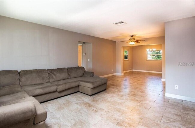 Building Photo - 2074 Greenbriar Blvd