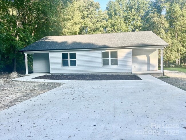 Primary Photo - 102 Carpenter St