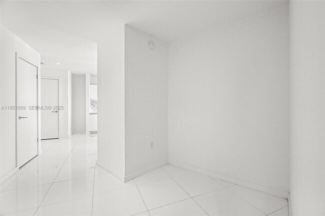 Building Photo - 851 NE 1st Ave