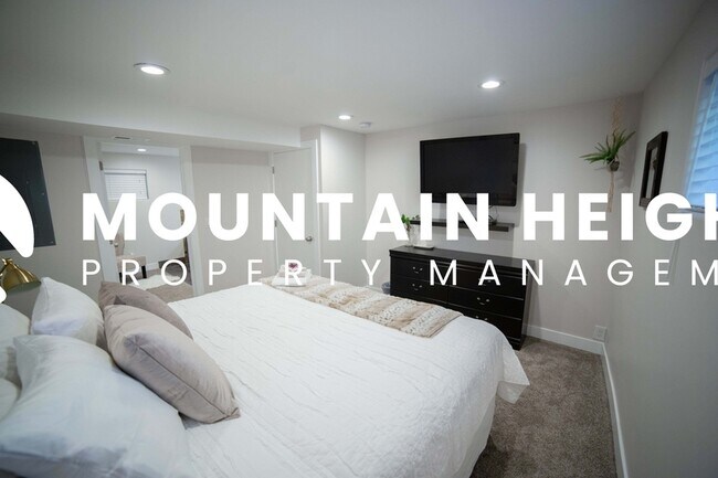 Building Photo - 8589 Kings Hill Dr