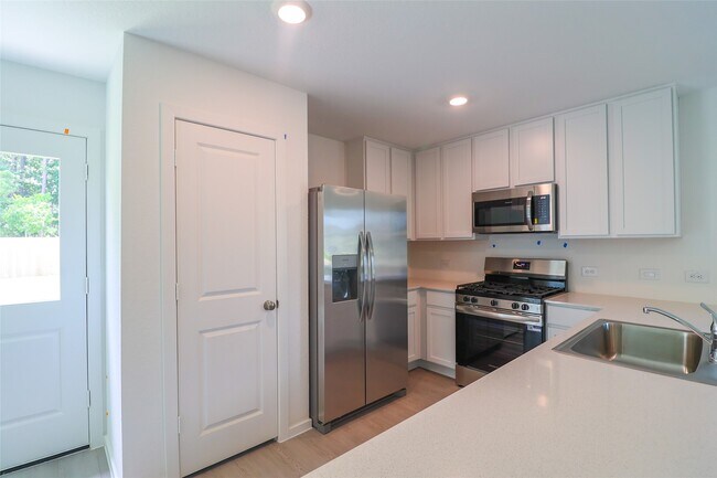 Building Photo - 31371 Black Cherry St