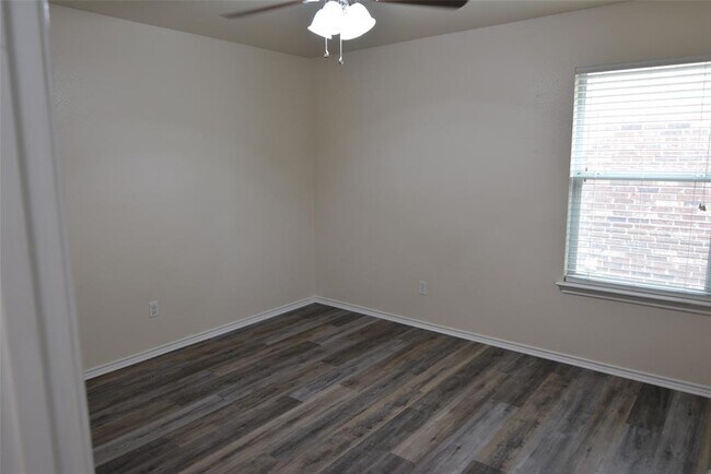 Building Photo - 1303 Horseshoe Ranch Dr