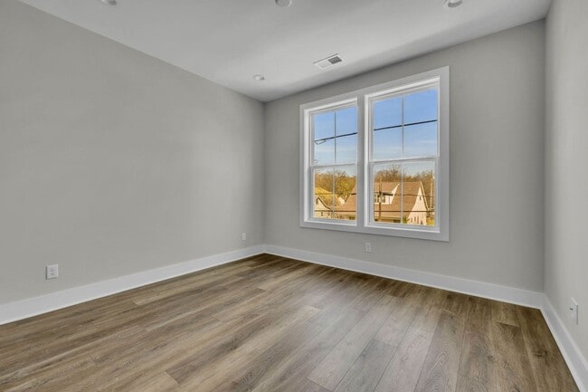 Building Photo - 425 Veritas St