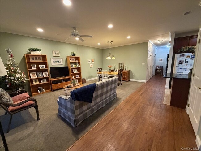 Building Photo - 117 Pond View Dr