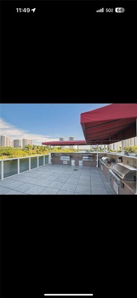 Building Photo - 3625 N Country Club Dr