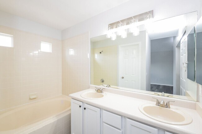 Building Photo - Newly update 4 bed/2.5 Bath in Parker