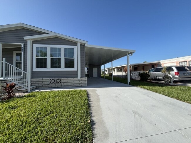 Building Photo - 940 W Roseau Ave